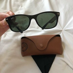 RAYBAN new wayfarer black sunglasses